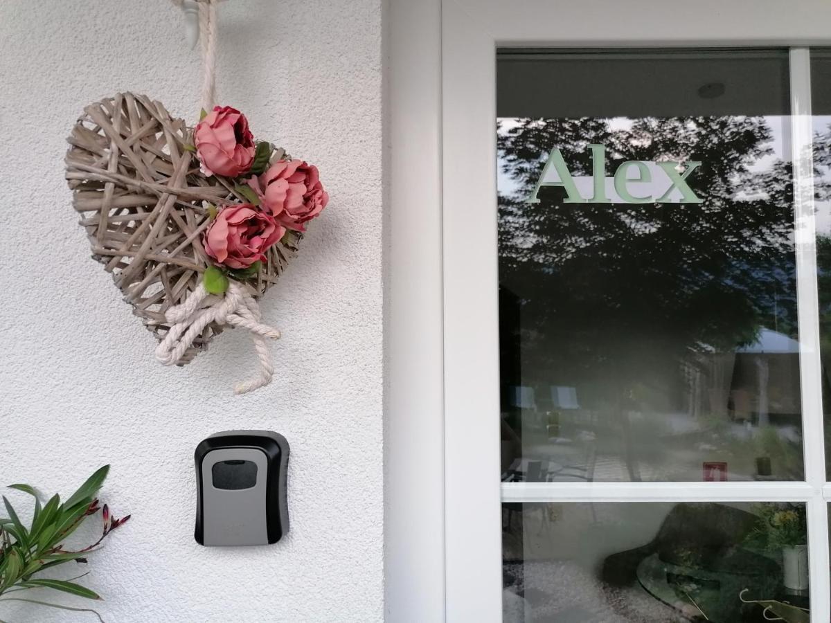 Garden Paradise Bled Apartments - Garden, Pond And Castle View 외부 사진