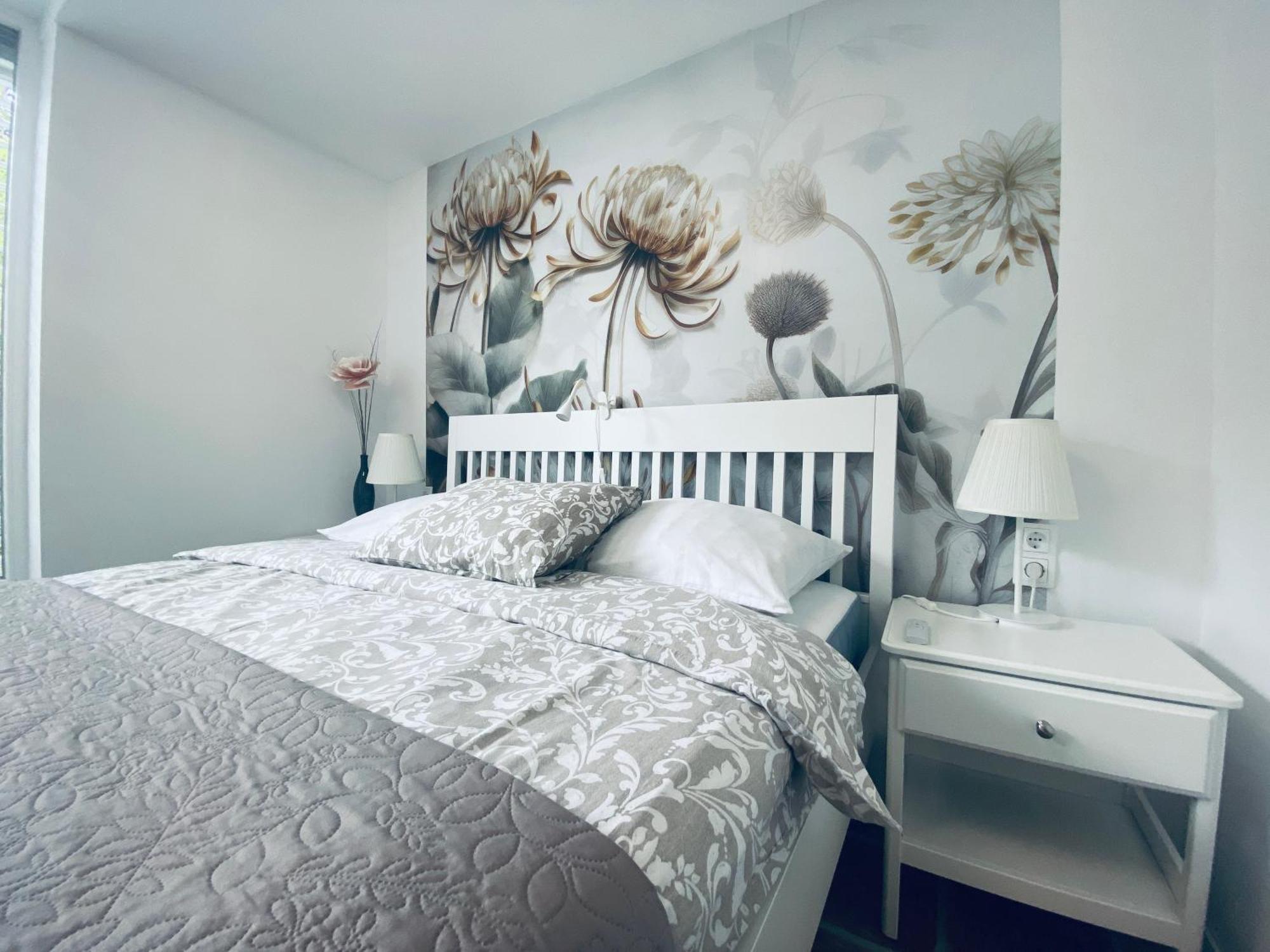 Garden Paradise Bled Apartments - Garden, Pond And Castle View 외부 사진