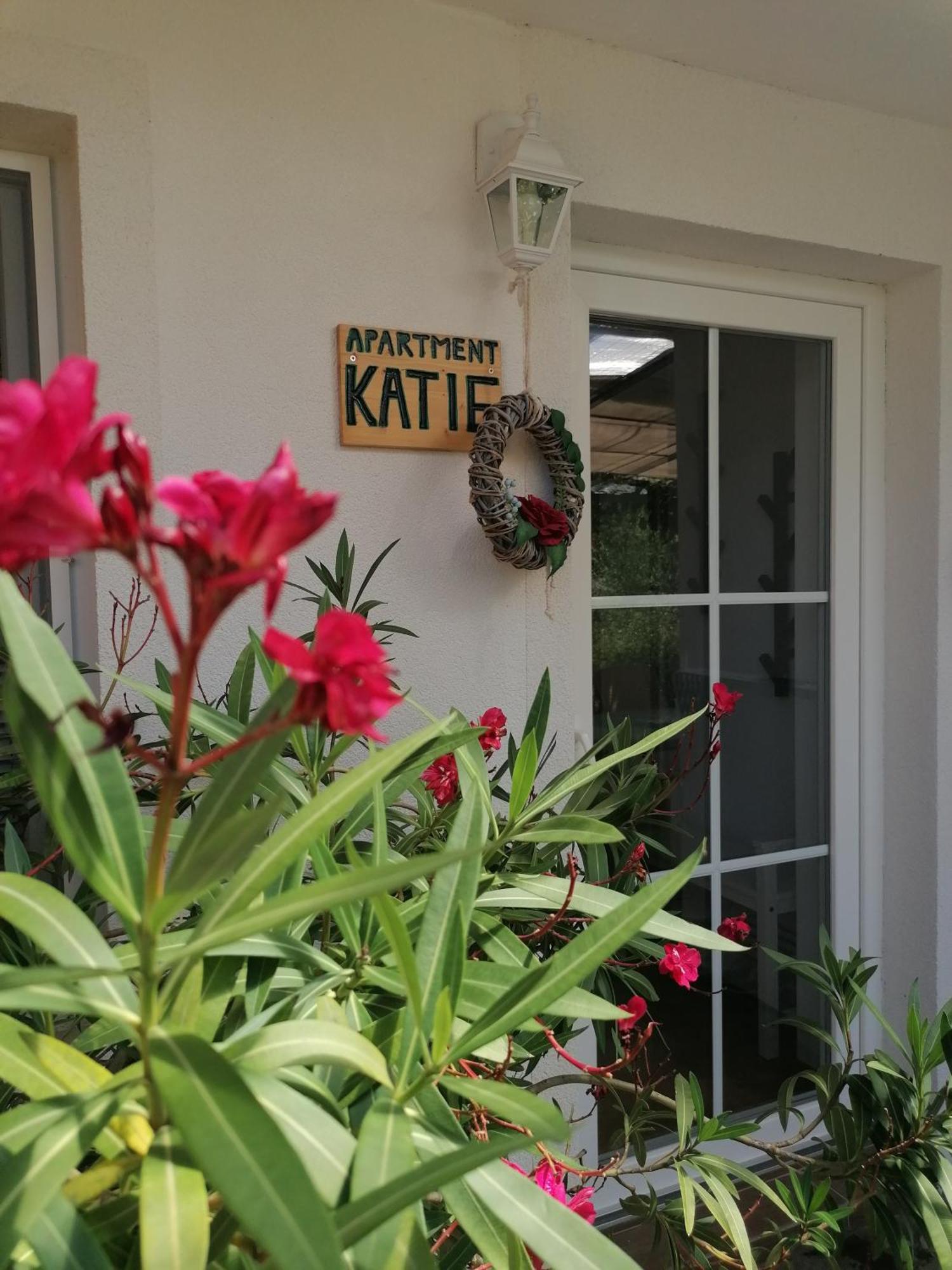 Garden Paradise Bled Apartments - Garden, Pond And Castle View 외부 사진