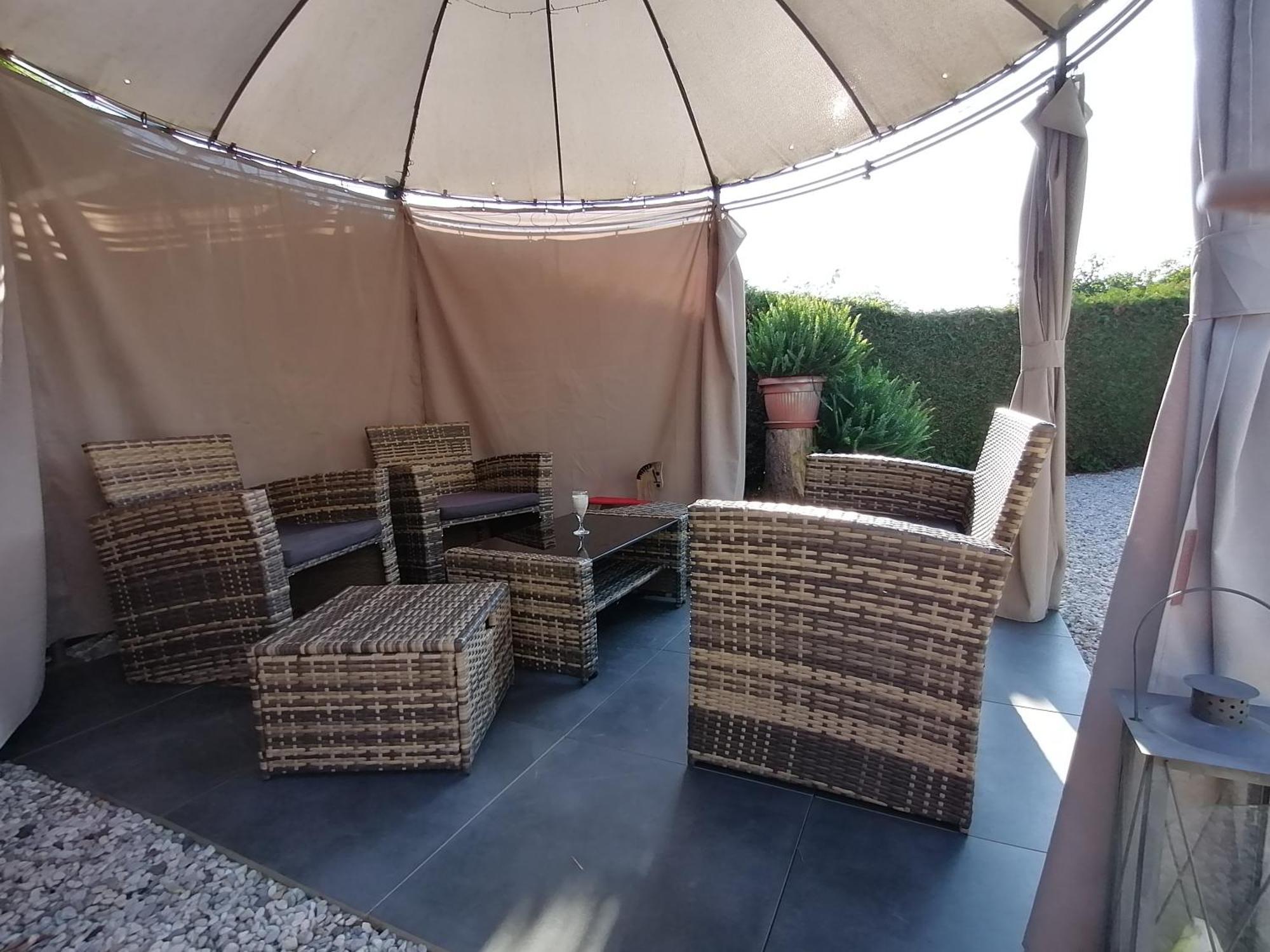 Garden Paradise Bled Apartments - Garden, Pond And Castle View 외부 사진