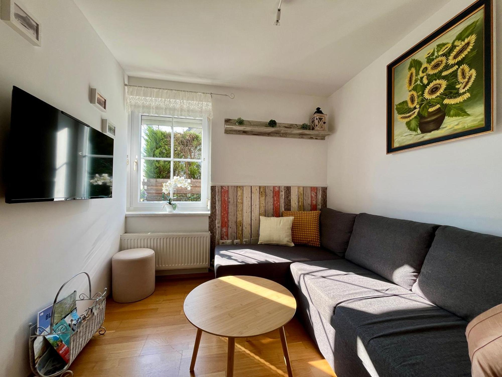 Garden Paradise Bled Apartments - Garden, Pond And Castle View 외부 사진